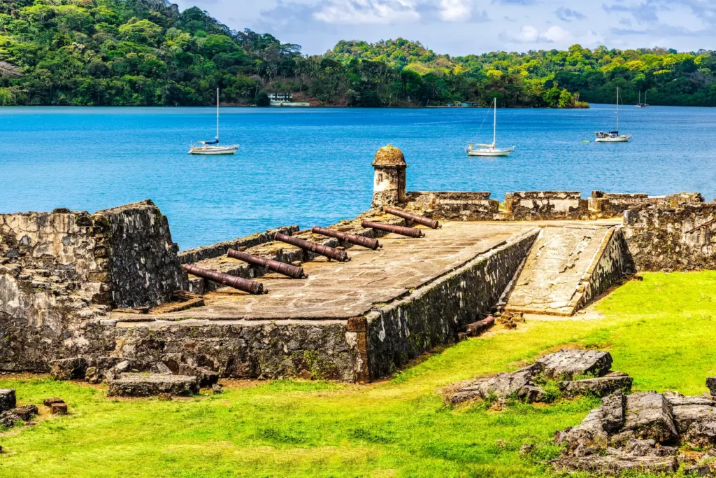 Ruinas del Fuerte San Lorenzo en Portobelo, Panamá.